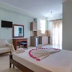 Chris 3* Ksamil