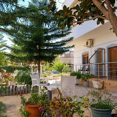 Casa de hóspedes Chris 3*