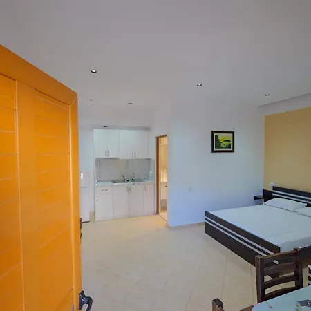 Guest house Chris Ksamil