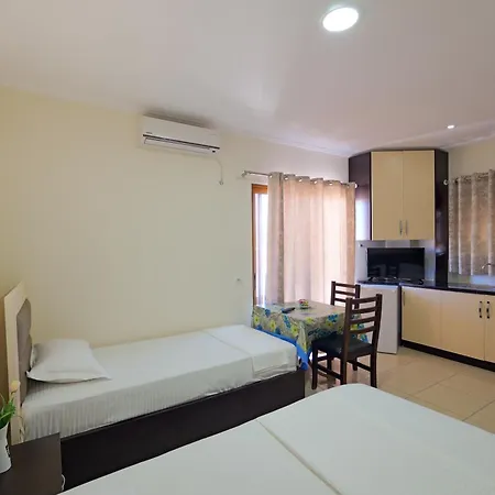 Chris 3* Ksamil